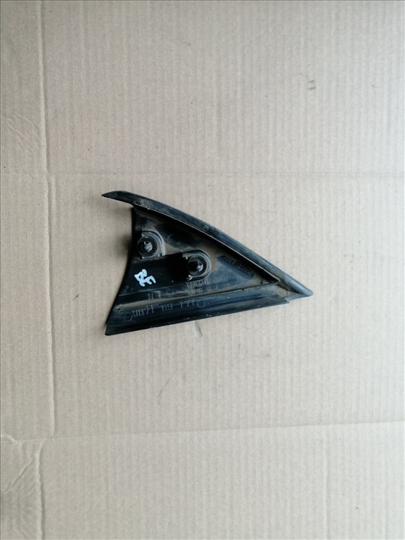 Mazda B 2500 Bal első tükör mögötti burkolat  uh7169171 2. kép