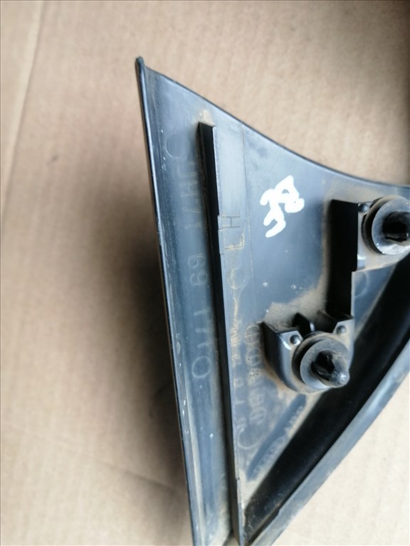 Mazda B 2500 Bal első tükör mögötti burkolat  uh7169171 3. kép