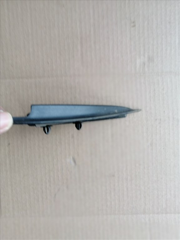 Mazda B 2500 Bal első tükör mögötti burkolat  uh7169171 4. kép