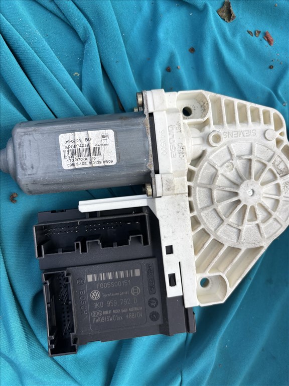 Seat Altea Jobb első ablakemelő motor 5p0837402a / 1k0959792d 2. kép