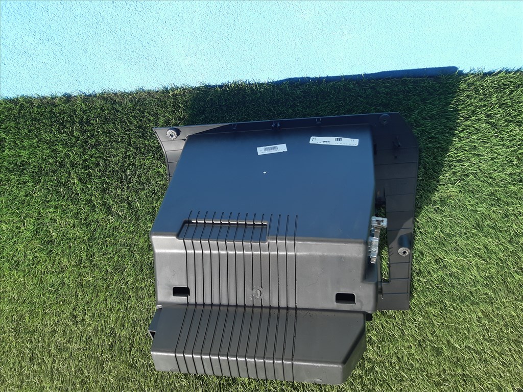 Bontásra: Opel Astra H Enjoy 1.6 benzin, kesztyűtartó betét 132001246 w0l0ahl4858011047 5. kép