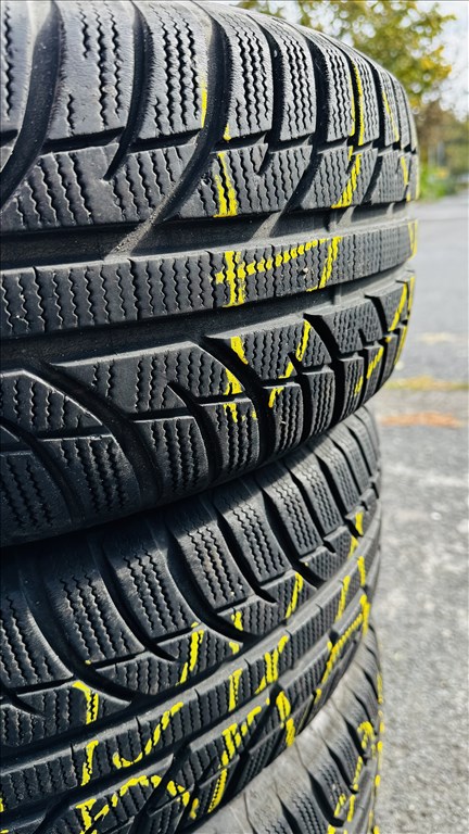  215/6516" használt Toyo Tires téli gumi gumi 1. kép