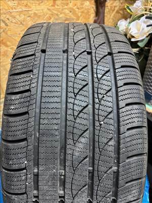  245/4018" újszerű Tracmax téli gumi gumi