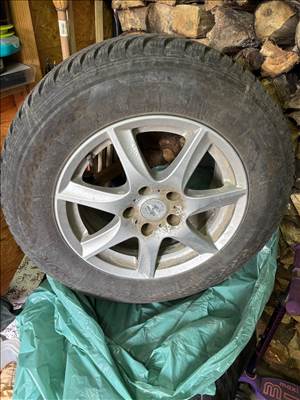  16" használt alufelni, rajta 215/70 újszerű Hankook téli gumi gumi 