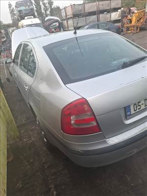 Skoda Octavia II bontásra egyben eladó