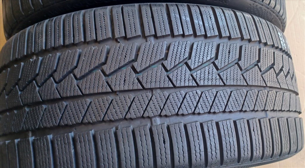 Defekttűrő Continental Wintercontact 245/35 R19 téli gumik 4db 1. kép