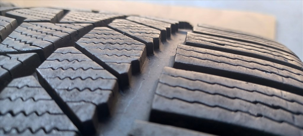 Defekttűrő Continental Wintercontact 245/35 R19 téli gumik 4db 7. kép