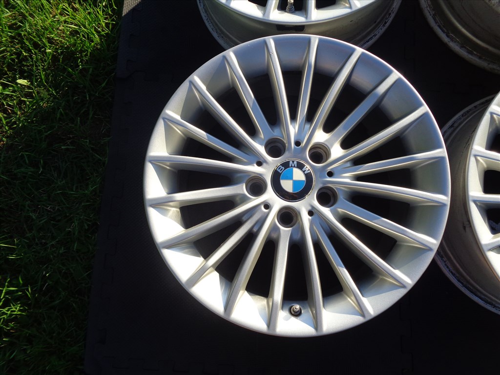 BMW gyári alufelni 17-es, 5×120-as osztó szenzorral szép állapotban eladó.  3. kép