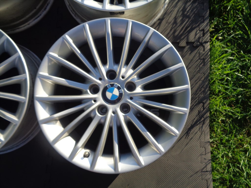BMW gyári alufelni 17-es, 5×120-as osztó szenzorral szép állapotban eladó.  5. kép