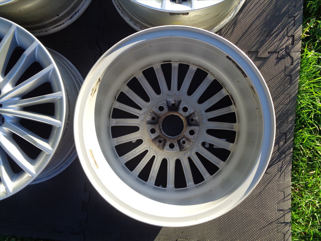 BMW gyári alufelni 17-es, 5×120-as osztó szenzorral szép állapotban eladó.  6. kép