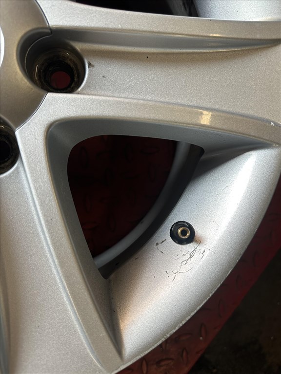  Mazda gyári 5x114,3 7x16" ET55 használt alufelni garnitúra 6. kép