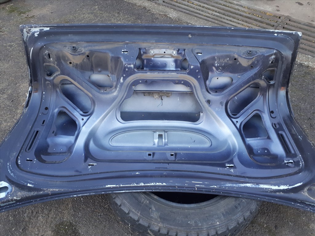 Audi A4 B6 Sedan üres csomagtérajtó  6. kép