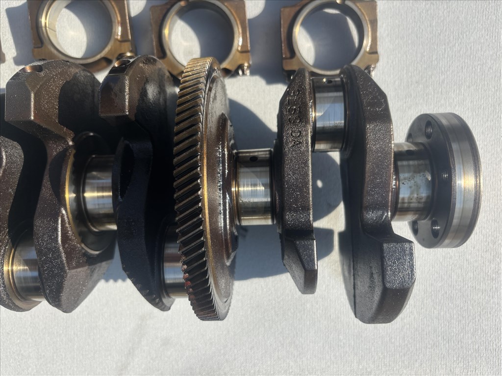 Mazda 5-6 alapméretes  főtengely 2,3 benzin L3 motor  2. kép