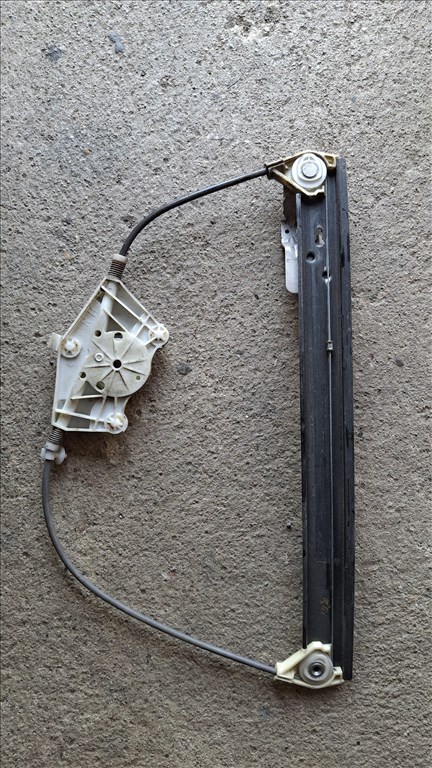 Audi A4 (B6) hiányos jobb hátsó ablakemelő mechanika  1. kép