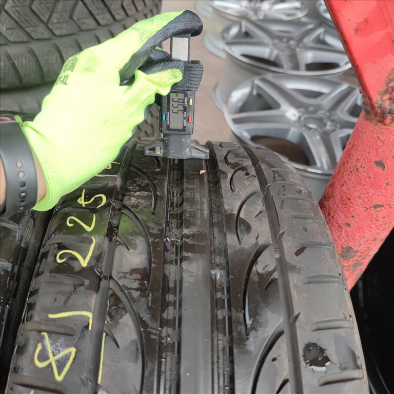  225/40 R18 Hankook nyári gumi 32000ft a 2db/258/ 2. kép