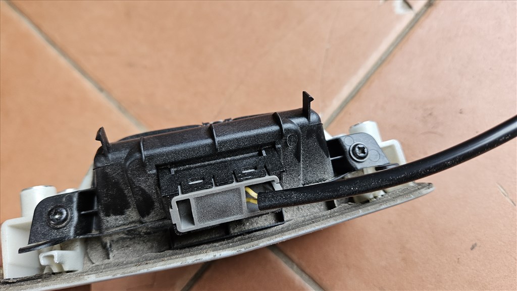 Opel Mokka Csomagtérajtó mikrokapcsoló  95147493 5. kép