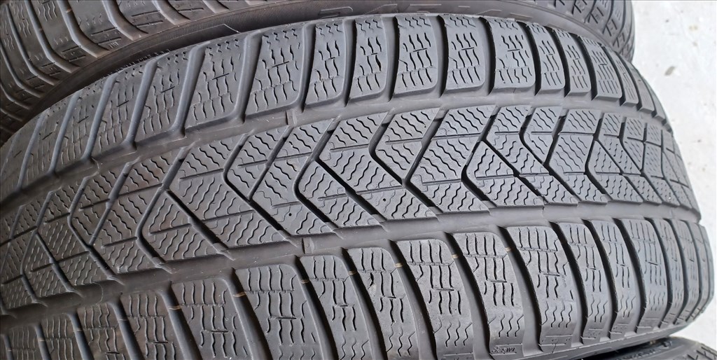 Pirelli Sottozero3 RSC MOE 245/45 R18 téli gumik 4db 1. kép