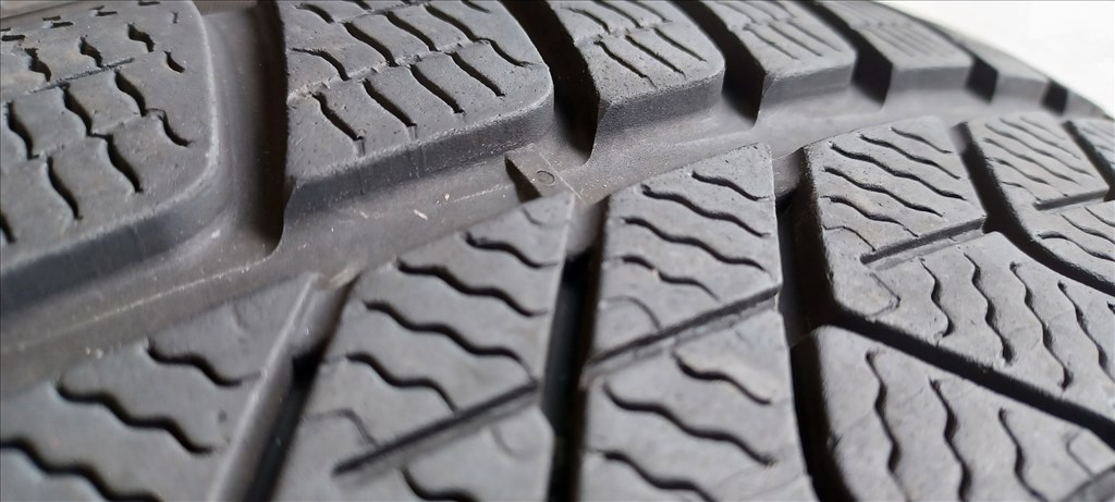  Pirelli Sottozero3 RSC MOE 245/45 R18 téli gumik 4db 2. kép