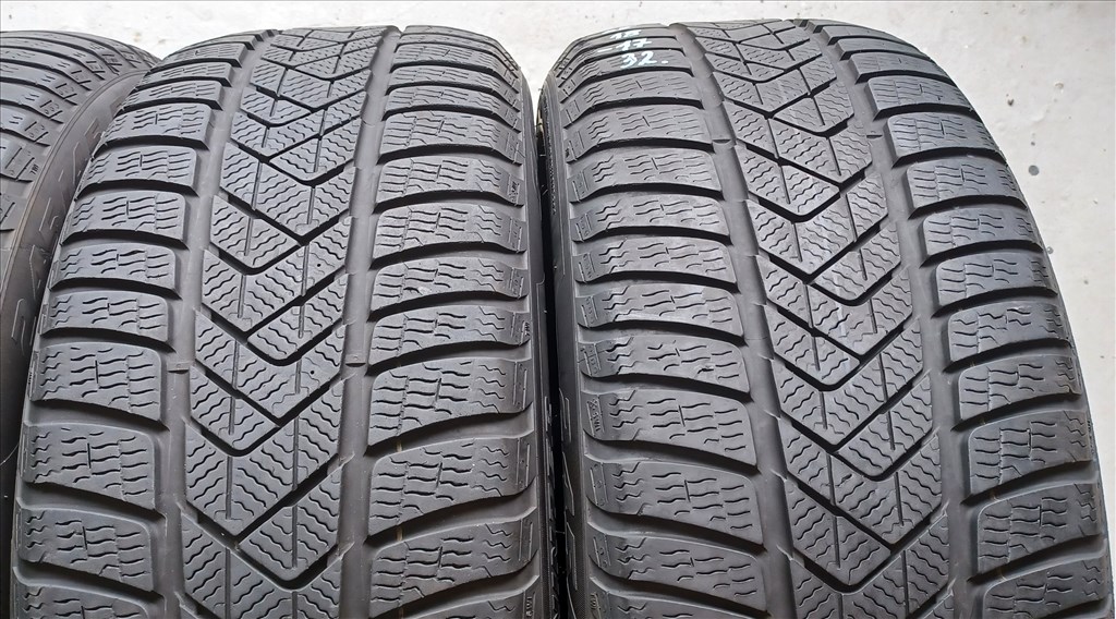  Pirelli Sottozero3 RSC MOE 245/45 R18 téli gumik 4db 5. kép