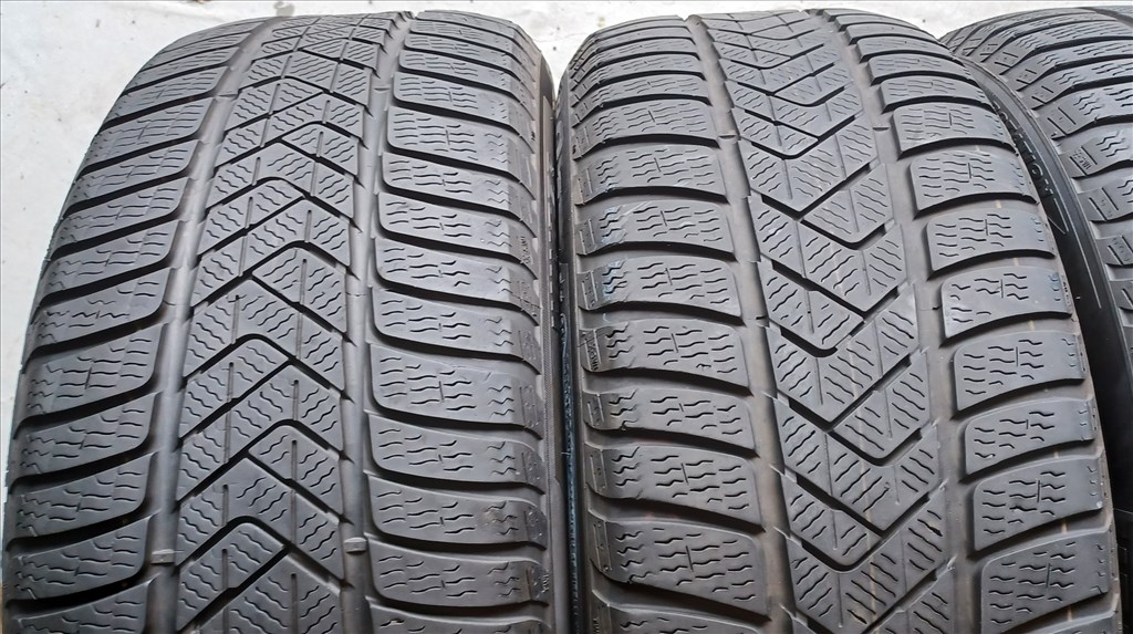  Pirelli Sottozero3 RSC MOE 245/45 R18 téli gumik 4db 7. kép