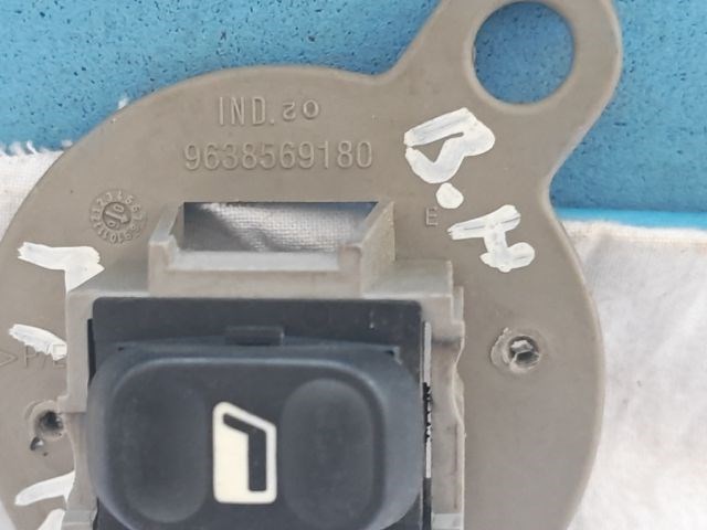 Peugeot Partner I PEUGEOT PARTNER Bal hátsó Ablakemelő Kapcsoló 9638569180 1. kép