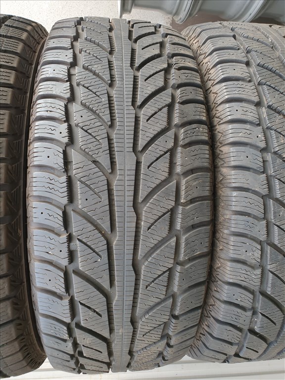  265/60 18 Cooper-Weather Master WSC 4. kép