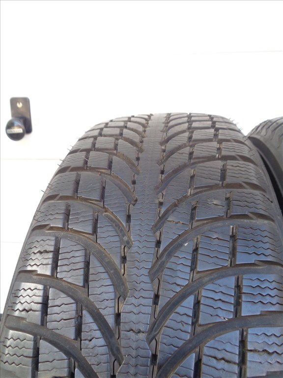 Michelin 215/70R6  téli gumi garnitúra jó állapotban eladó.  2. kép