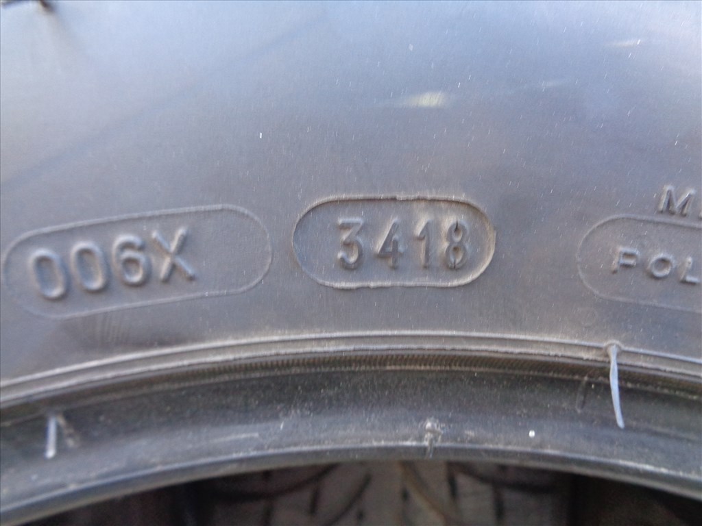 Michelin 215/70R6  téli gumi garnitúra jó állapotban eladó.  9. kép