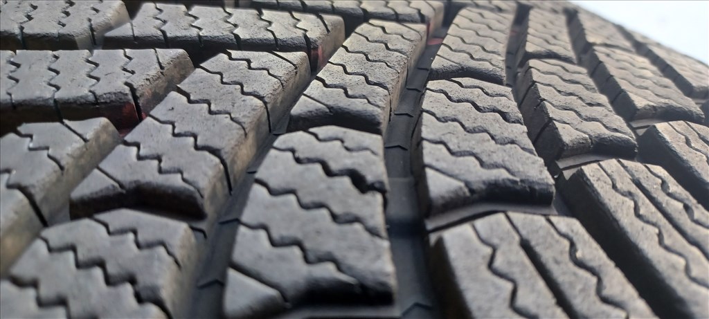 Bridgestone Blizzak6 235/55 R19 téli gumik 2db 2. kép