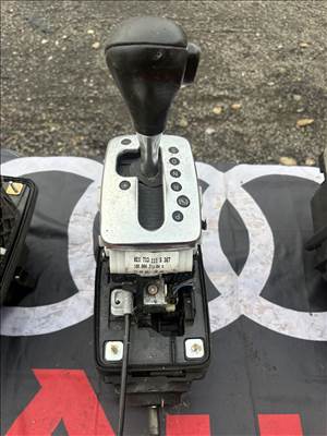 Audi A4 (B6/B7) Automata váltókulissza  8e1713111s