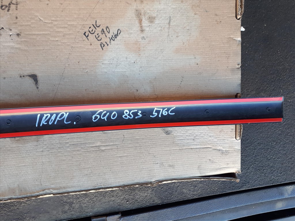 Skoda Felicia, Volkswagen Caddy II Jobb első ajtódíszléc 6U0 853 516 C 6u0853516c 4. kép