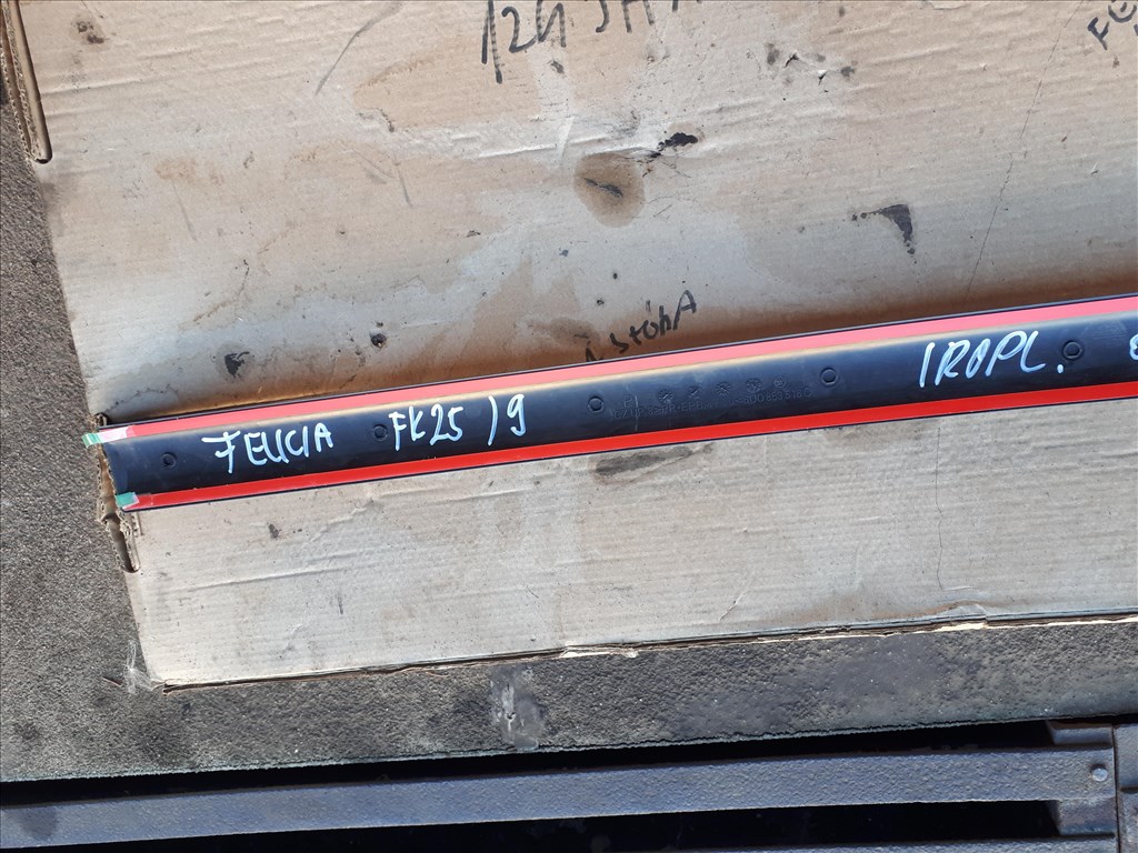 Skoda Felicia, Volkswagen Caddy II Jobb első ajtódíszléc 6U0 853 516 C 6u0853516c 5. kép