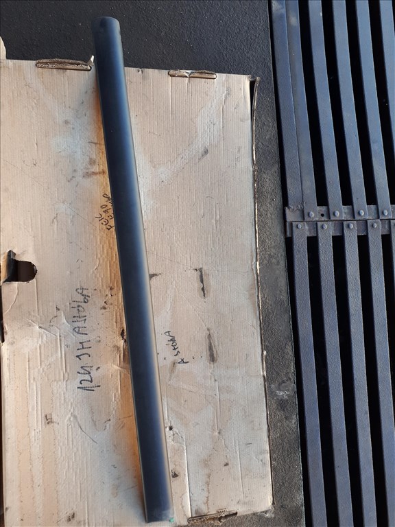 Skoda Felicia, Volkswagen Caddy II Jobb első ajtódíszléc 6U0 853 516 C 6u0853516c 1. kép