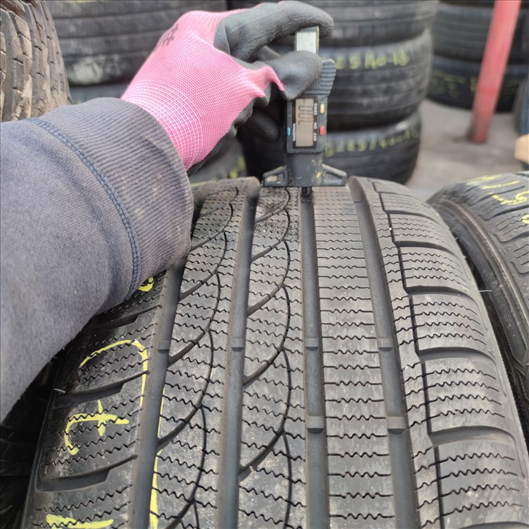 225/40 R18 Tracmax téli gumi 88000ft a 4db/117/ 1. kép