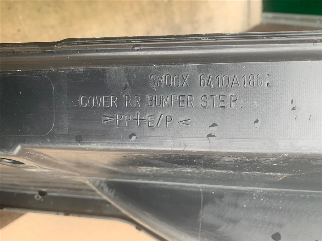 Mitsubishi Pajero IV Hátsó Lökhárító fellépő 6410a186 2. kép