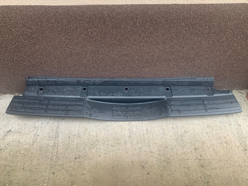 Mitsubishi Pajero IV Hátsó Lökhárító fellépő 6410a186 1. kép