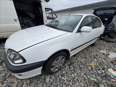 Toyota Avensis 2.0 benzin alkatrészek eladó’