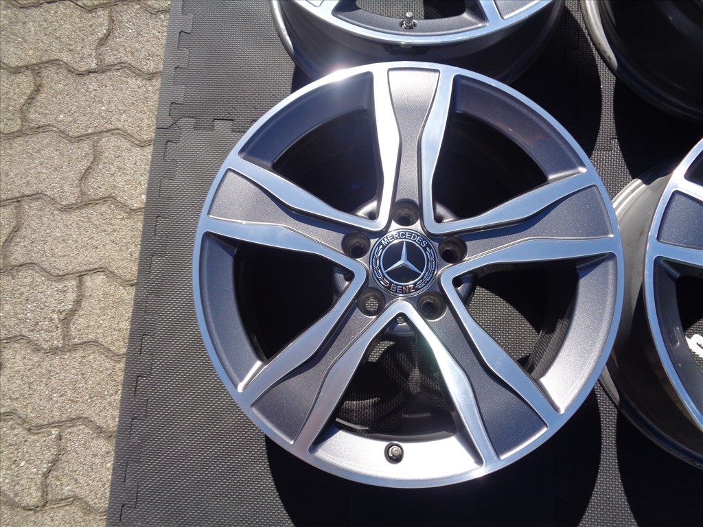 Mercedes gyári alufelni 17-es, szenzorral, grafit-polir újszerűen eladó.  3. kép