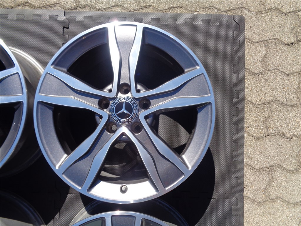 Mercedes gyári alufelni 17-es, szenzorral, grafit-polir újszerűen eladó.  4. kép