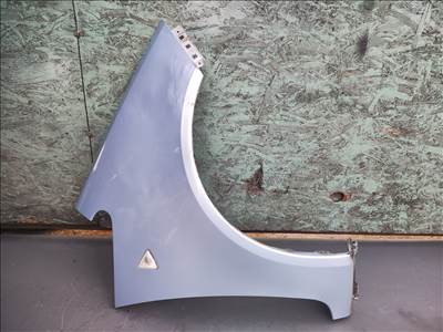 Mitsubishi Colt V jobb első sárvédő enyhén sérült