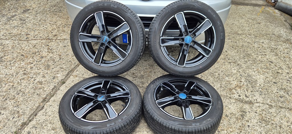  5x114.3 lyukosztású 17" újszerű alufelni, rajta 215/55 használt Nexen nyári gumi gumi  1. kép