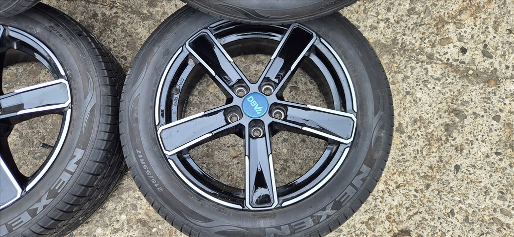  5x114.3 lyukosztású 17" újszerű alufelni, rajta 215/55 használt Nexen nyári gumi gumi  2. kép