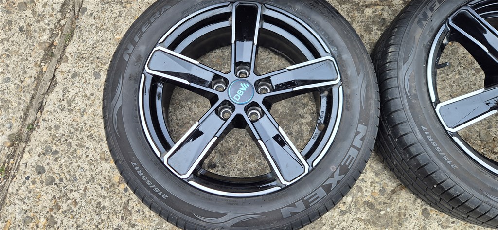  5x114.3 lyukosztású 17" újszerű alufelni, rajta 215/55 használt Nexen nyári gumi gumi  3. kép