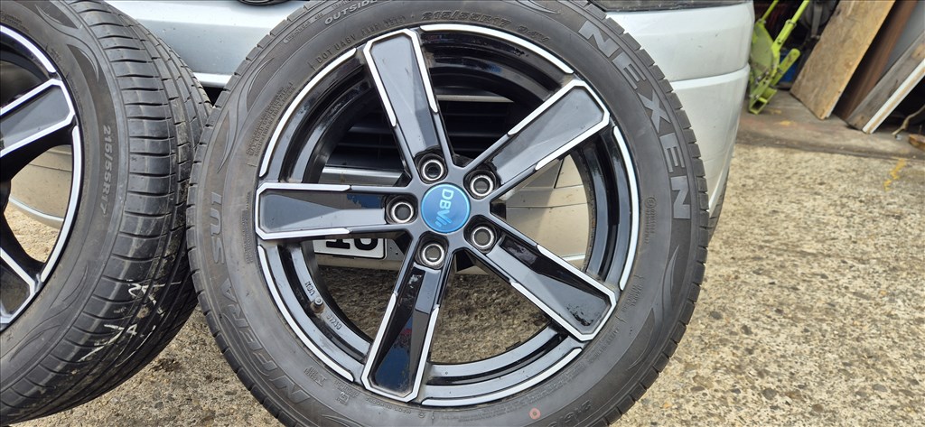  5x114.3 lyukosztású 17" újszerű alufelni, rajta 215/55 használt Nexen nyári gumi gumi  5. kép