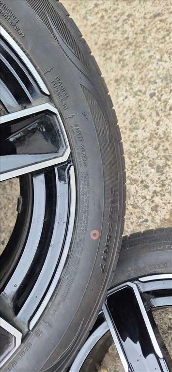  5x114.3 lyukosztású 17" újszerű alufelni, rajta 215/55 használt Nexen nyári gumi gumi  8. kép