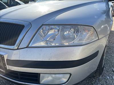 Skoda Octavia II Bal első lámpa 