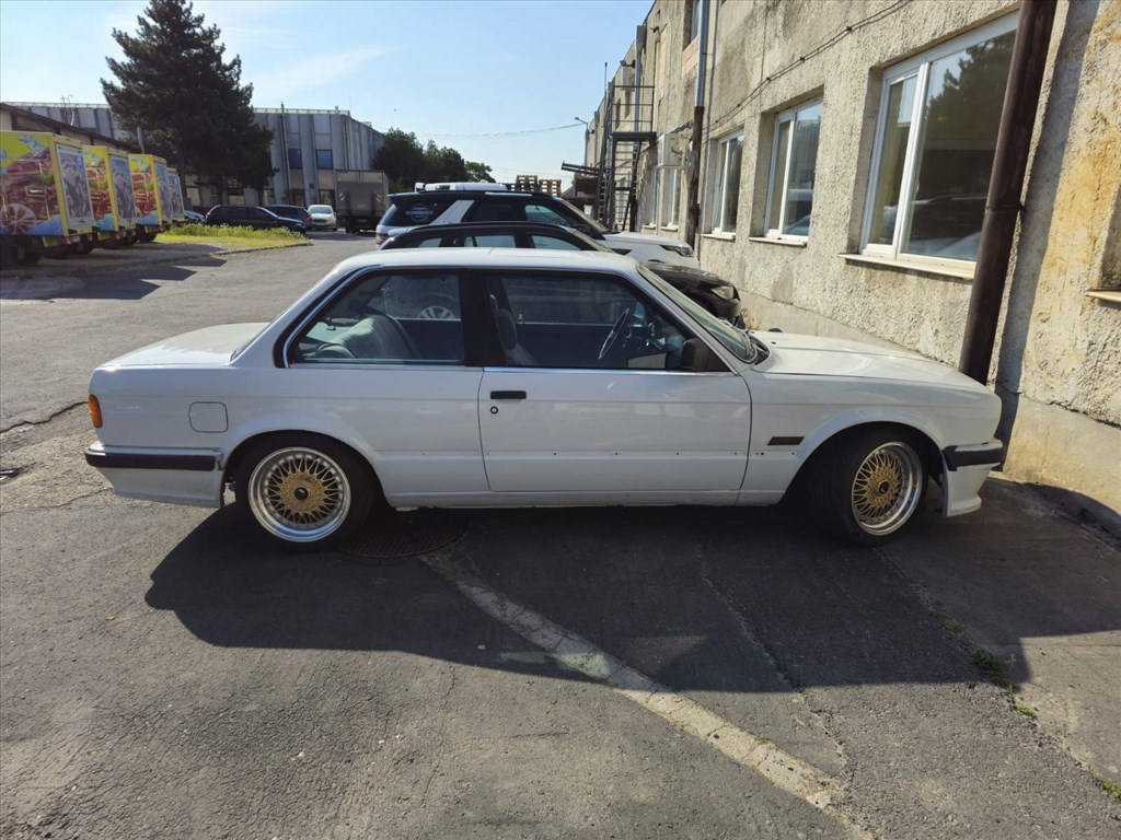 Eladó BMW 318i (1766 cm³, 105 PS) (E30) 2. kép