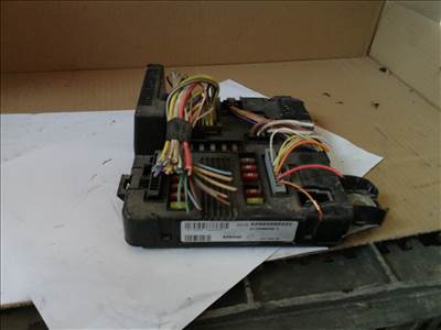 Renault Mégane II motortéri biztosítéktábla  8200306032c