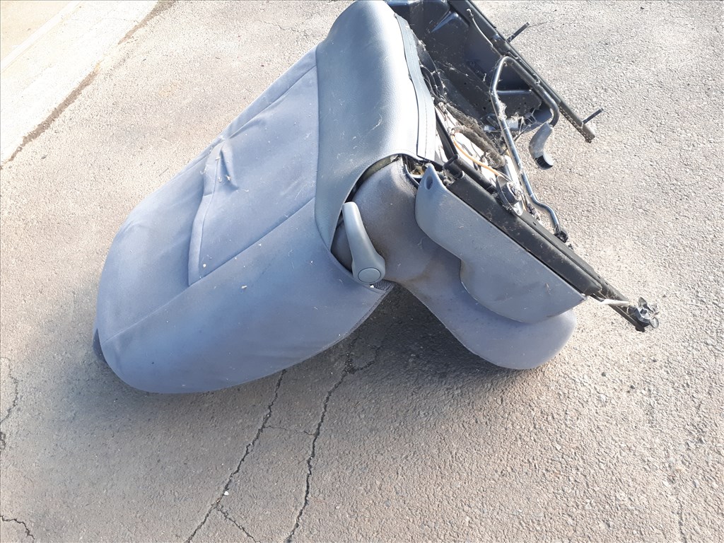 Renault Clio II 5 ajtós jobb első légzsákos ülés  5. kép