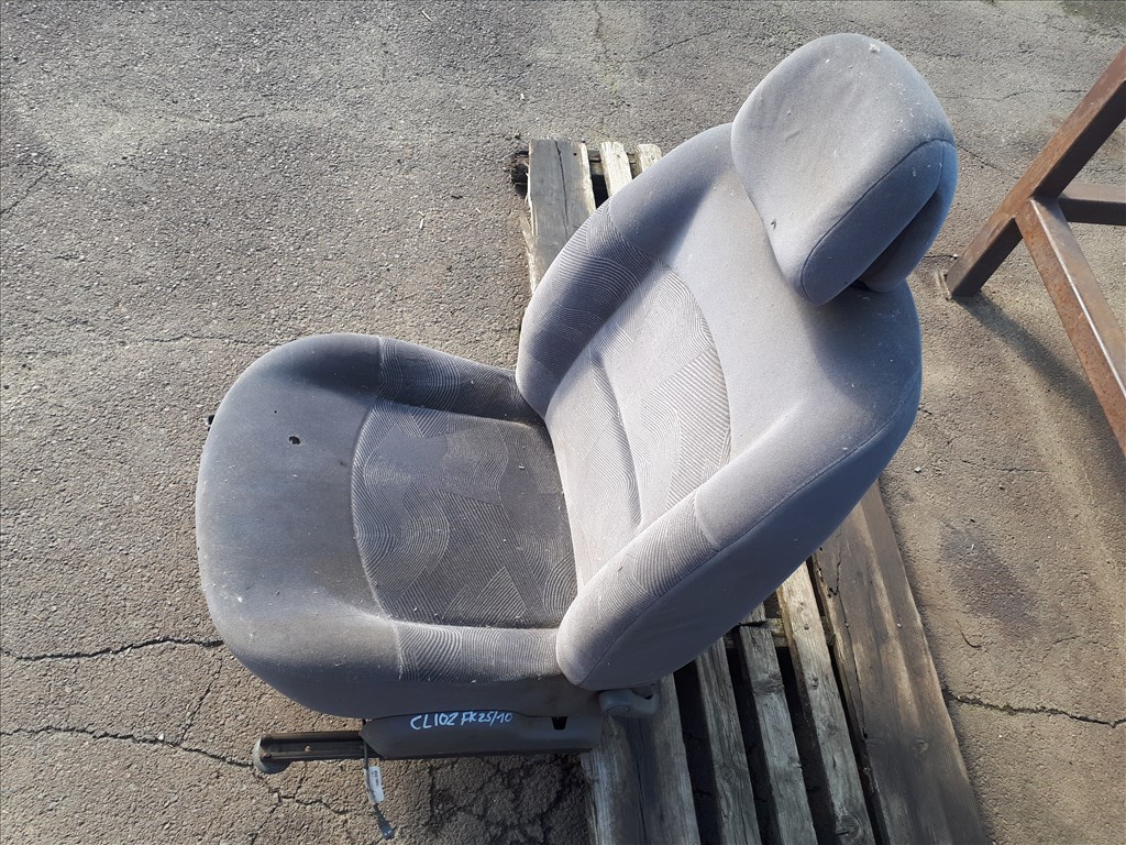 Renault Clio II 5 ajtós jobb első légzsákos ülés  2. kép